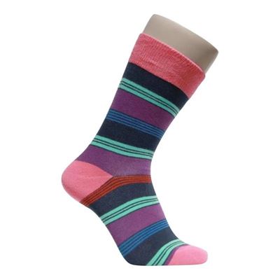 Hvornår kan man have kulørte strømper på?