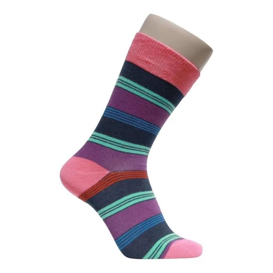 Hvornår kan man have kulørte strømper på?